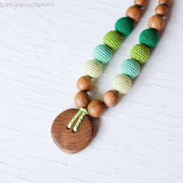 Collier d'allaitement et de portage - colori vert et bouton en bois